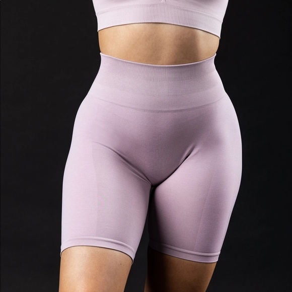 SOLD NWT Alphalete amplify biker shorts in viola - Picture 2 of 3